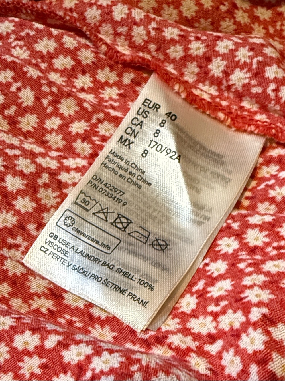H&M Red And White Ditzy Floral Button-Front
Tie Detail Short Sleeve Mini Dress - Picture 5 of 6